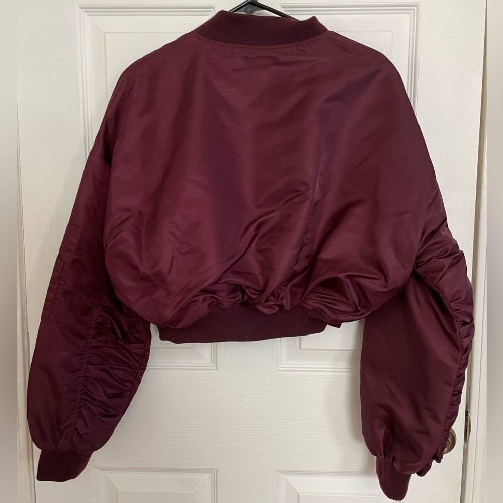 FOREVER 21 CROPPED BOMBER JACKET